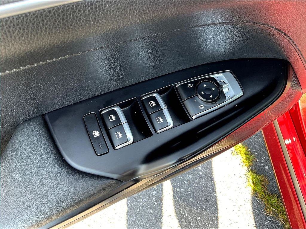 Used 2023 Red Kia LXS image 18