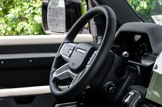New 2026 White Land Rover X-Dynamic SE image 21