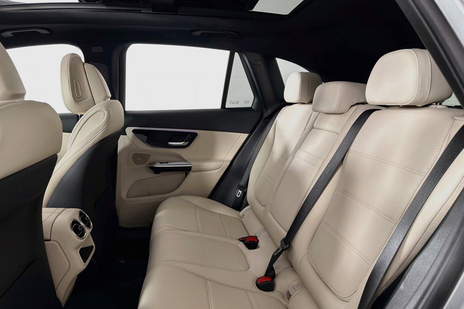 New 2026 Cirrus Silver Metallic Mercedes-Benz GLC 300 SUV image 14