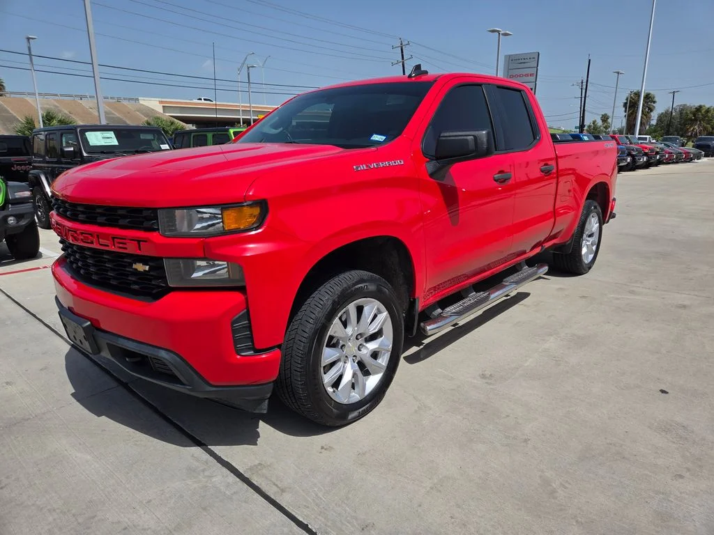 Used 2019 Red Chevrolet Custom image 7