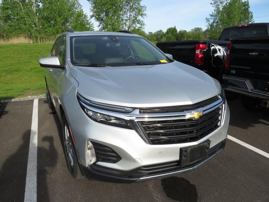 Used 2022 Silver Ice Metallic Chevrolet LT image 4