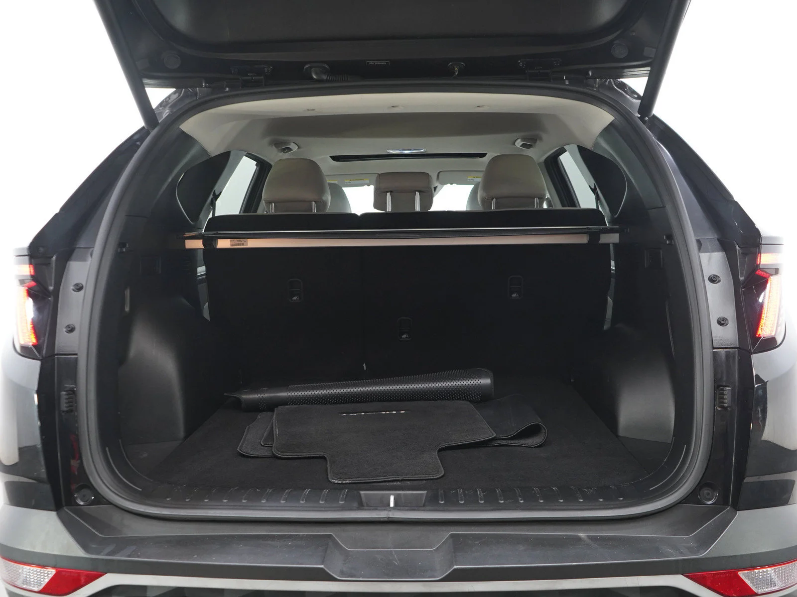 Used 2022 Phantom Black Hyundai SEL image 17