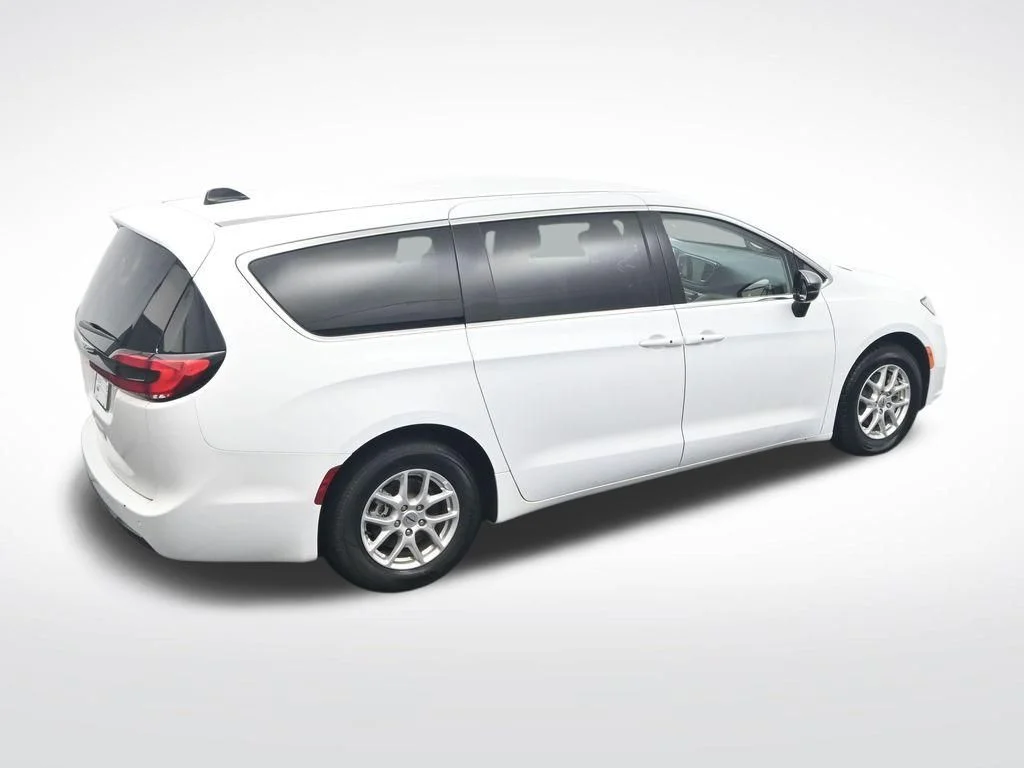 Certified Used 2024 Bright White Clearcoat Chrysler Touring L image 27
