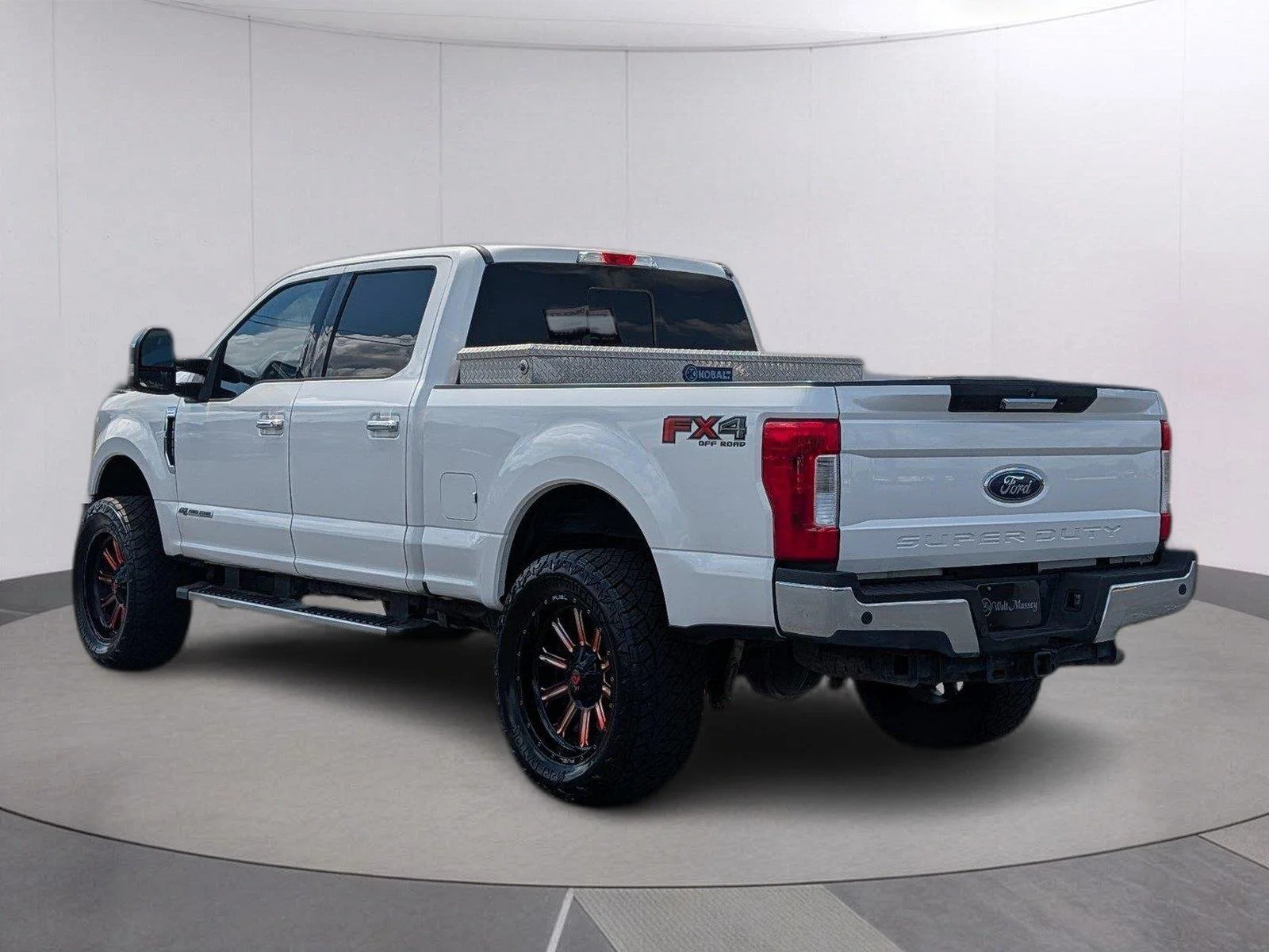 Used 2017 White Platinum Metallic Tri-Coat Ford Lariat image 3