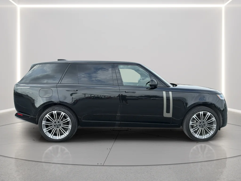 Used 2024 Black Land Rover SE image 17