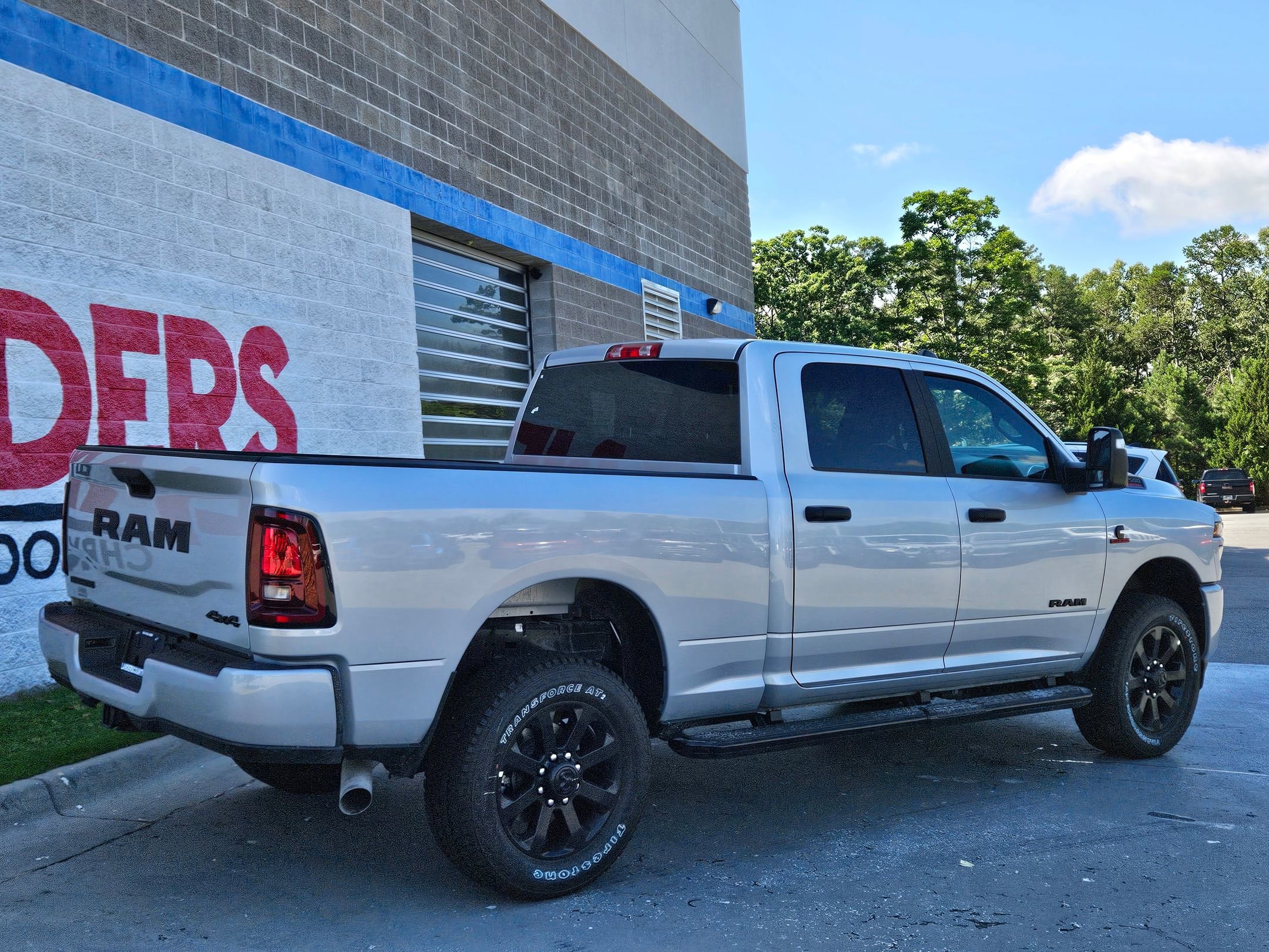 New 2026 Silver-Zynith Exterior Paint RAM Big Horn image 7