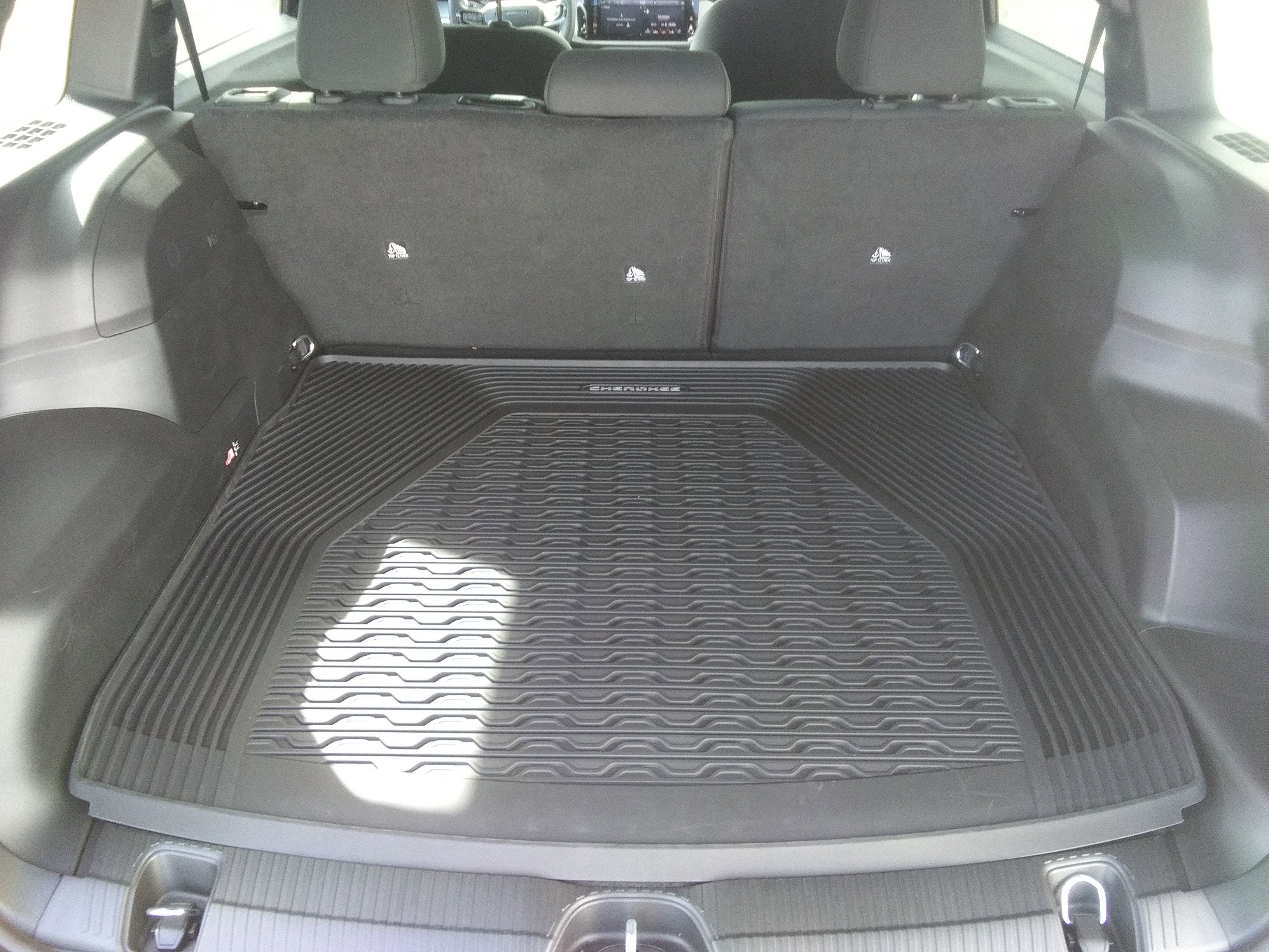 New 2026 Diamond Black Crystal Pearl-Coat Exterior Paint Jeep Laredo image 8