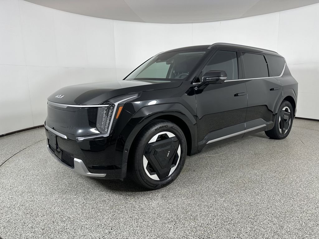 Used 2024 Black Kia Land image 5