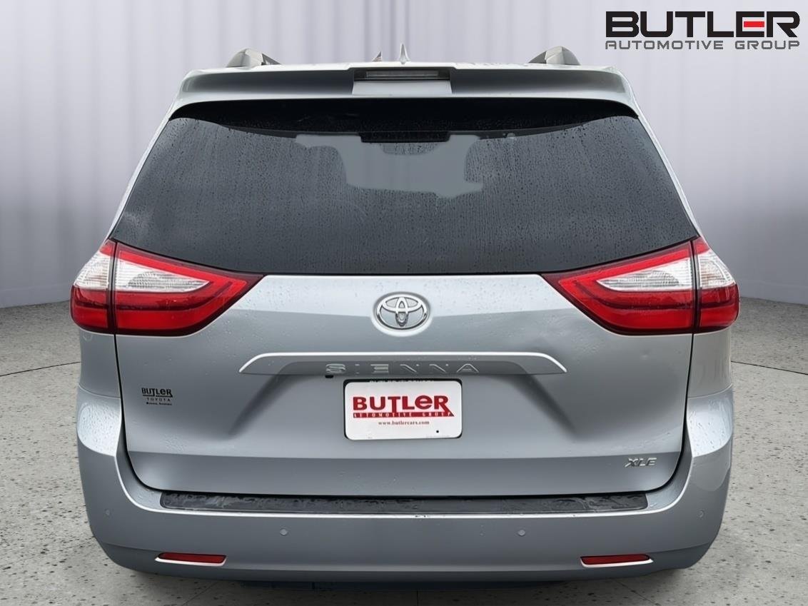 Used 2019 Celestial Silver Metallic Toyota XLE Premium 8-Passenger image 5