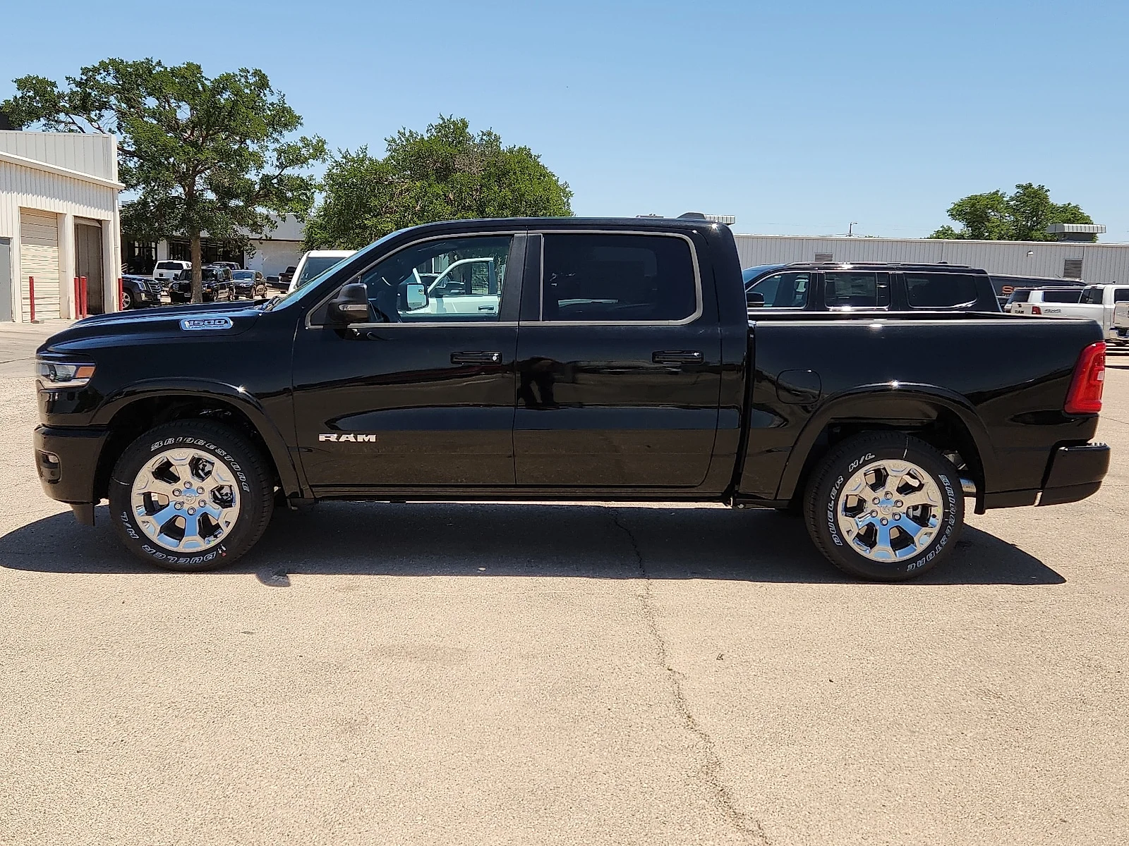 New 2026 Diamond Black Crystal Pearl-Coat  Paint Ram LONE STAR CREW CAB 4X4 5