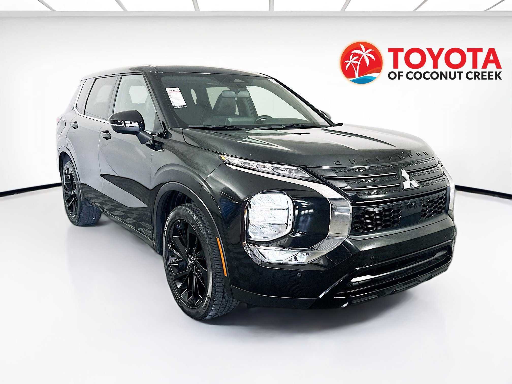 2024 Mitsubishi Outlander thumbnail 3