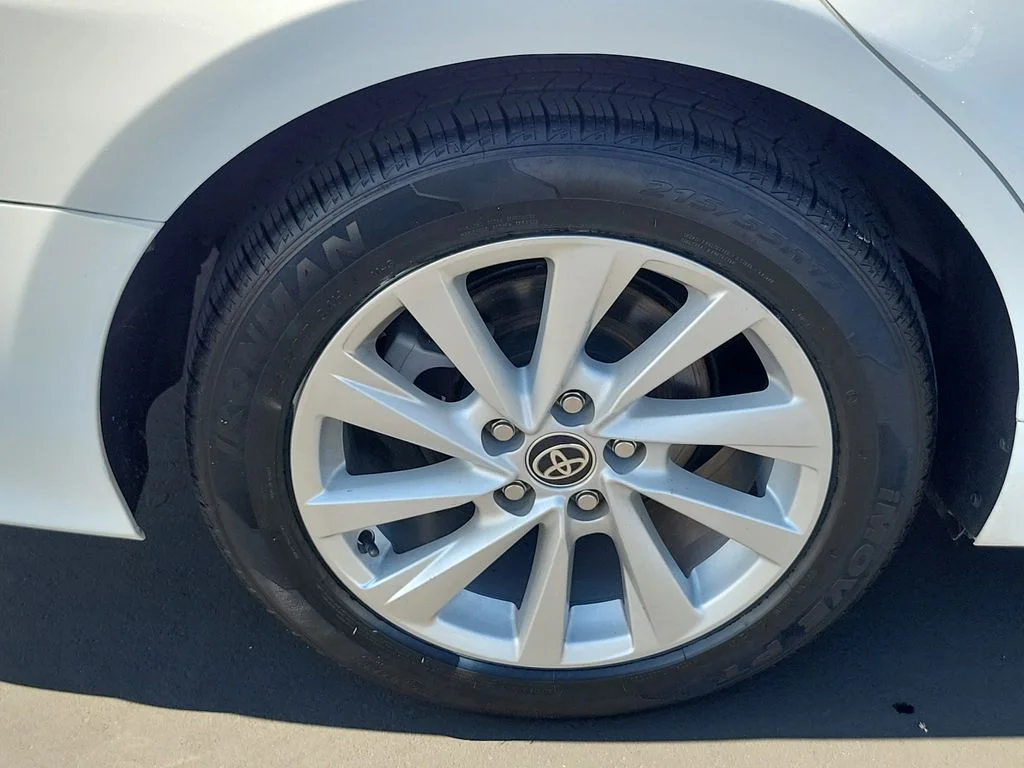 Used 2022 White Toyota LE image 28