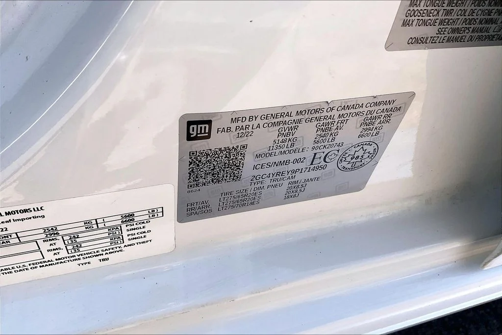 Used 2023 White Chevrolet High Country image 15