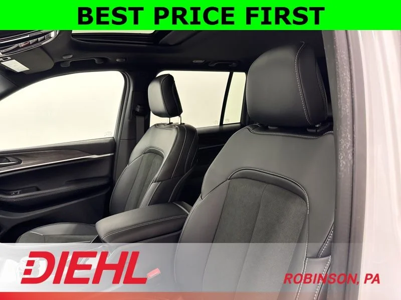 New 2026 Bright White Clear-Coat Exterior Paint Jeep Altitude image 19