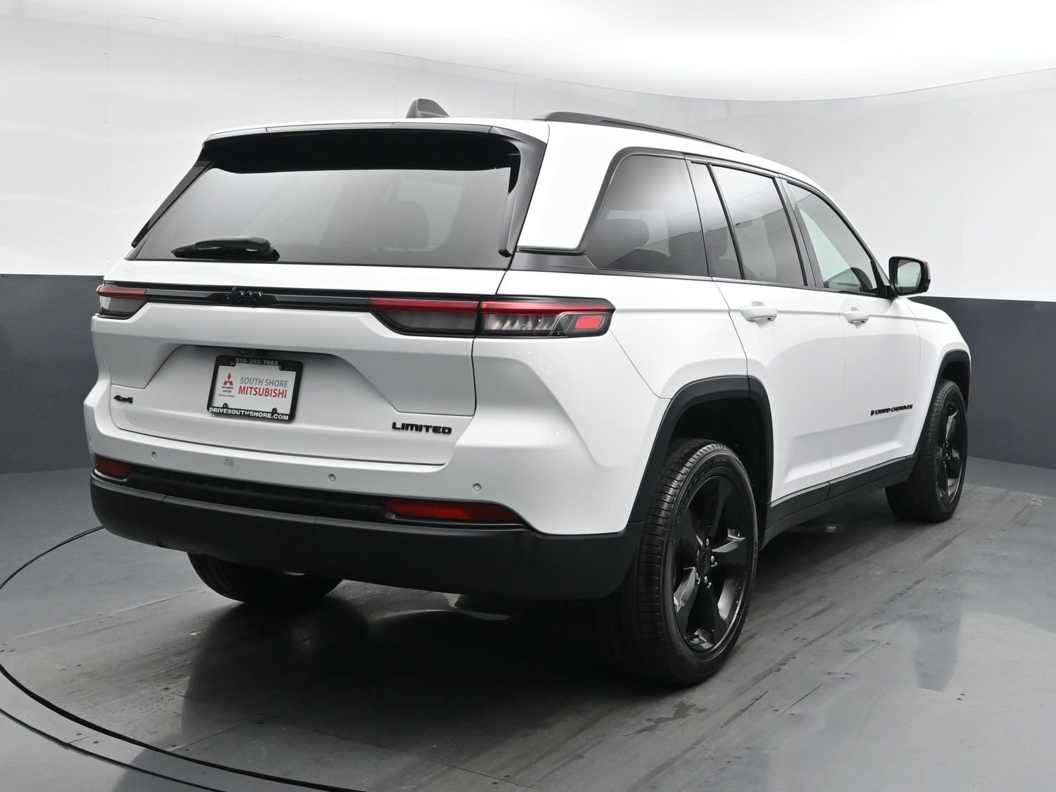 Used 2023 Bright White Clearcoat Jeep Limited image 19