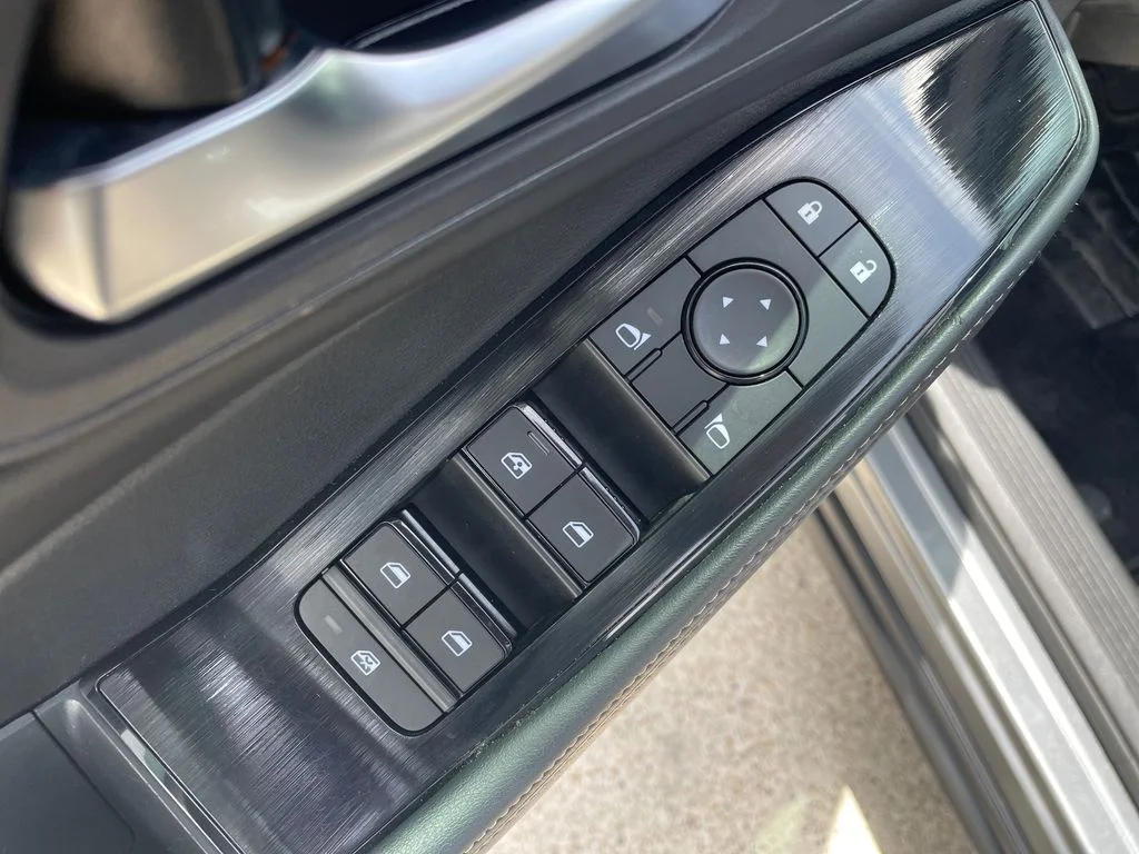 Used 2025 Gray Nissan SV image 23