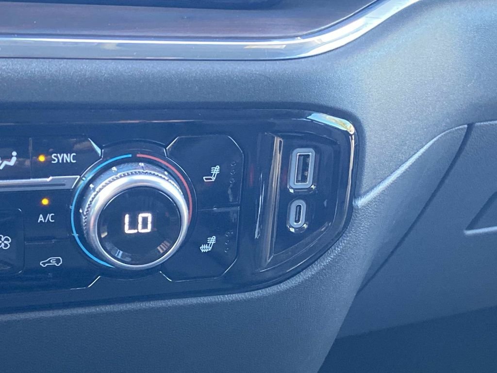 Certified Used 2025 Summit White GMC SLT image 30
