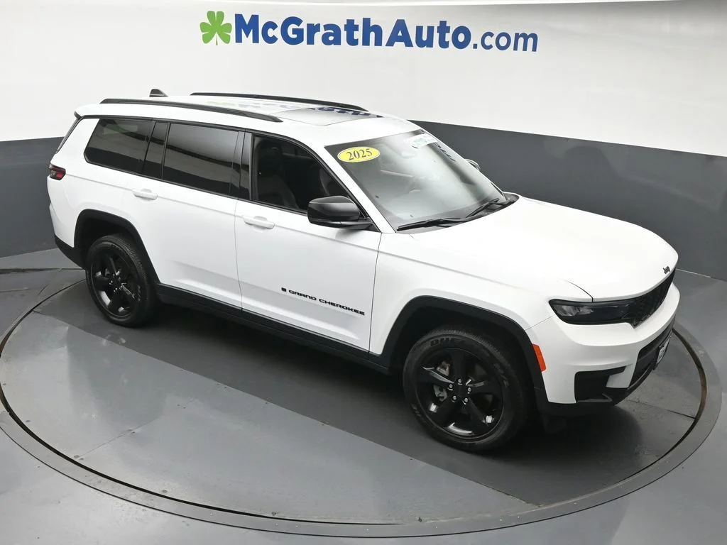 Used 2025 White Jeep Altitude X image 4