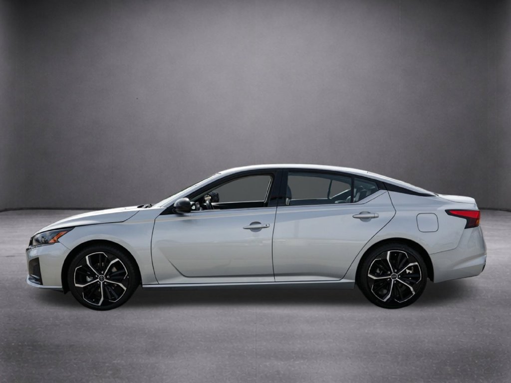 Used 2024 Silver Nissan 2.5 SR image 8