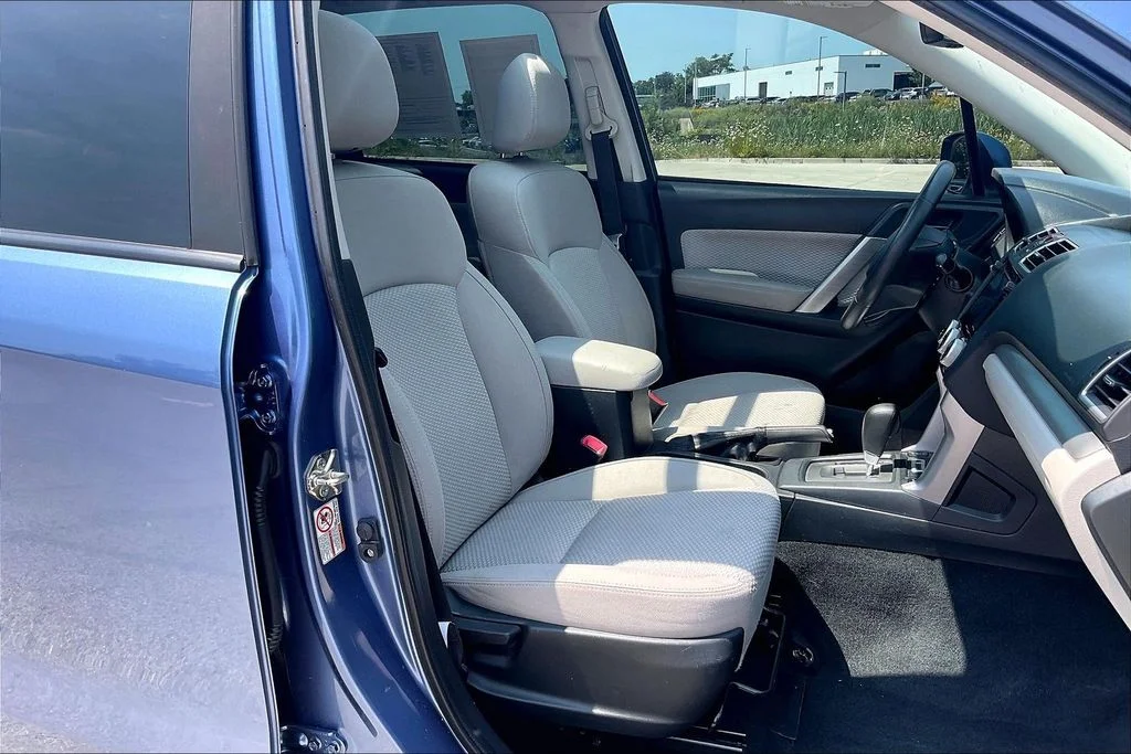 Used 2018 Blue Subaru 2.5i Premium image 6