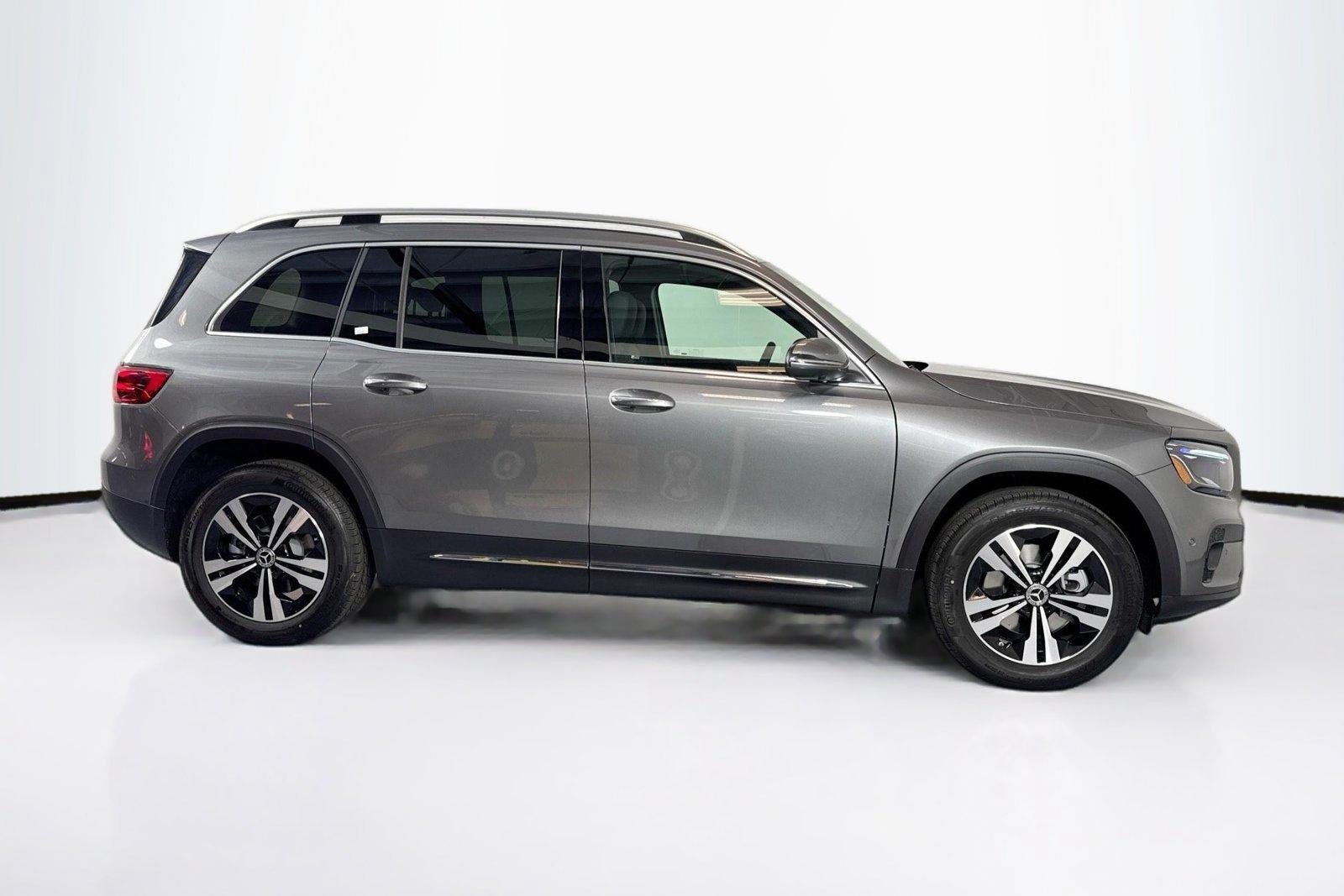 New 2026 Mountain Grey Metallic Mercedes-Benz GLB 250 image 4