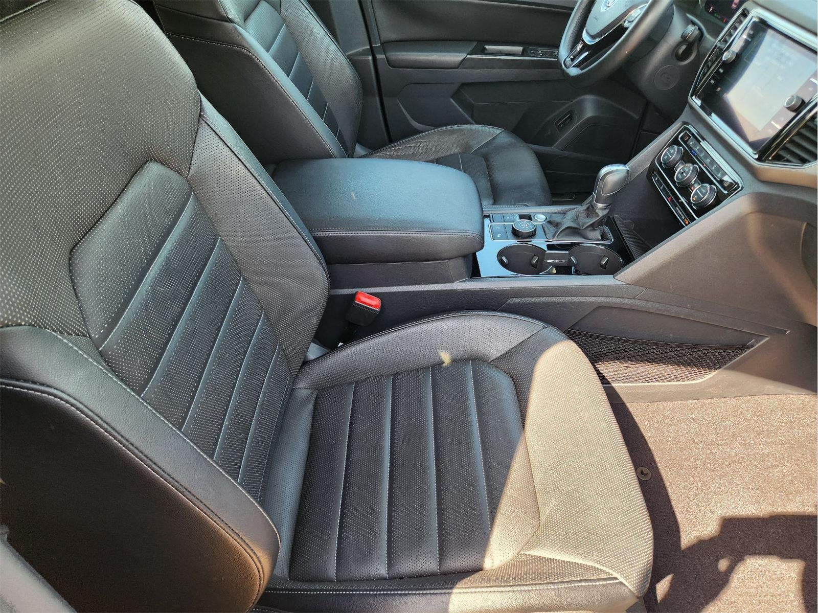 Used 2019 Platinum Gray Metallic Volkswagen 3.6L V6 SEL Premium image 13