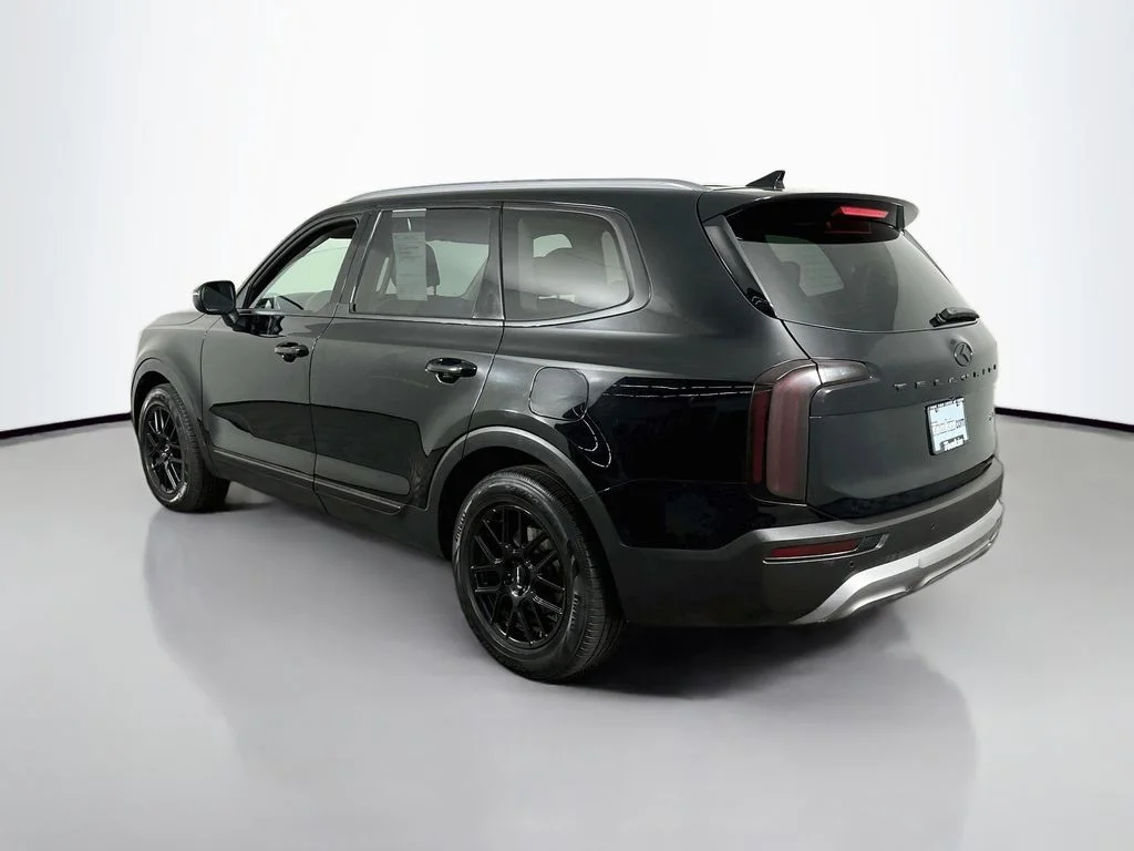 Used 2020 Ebony Black Kia EX image 6
