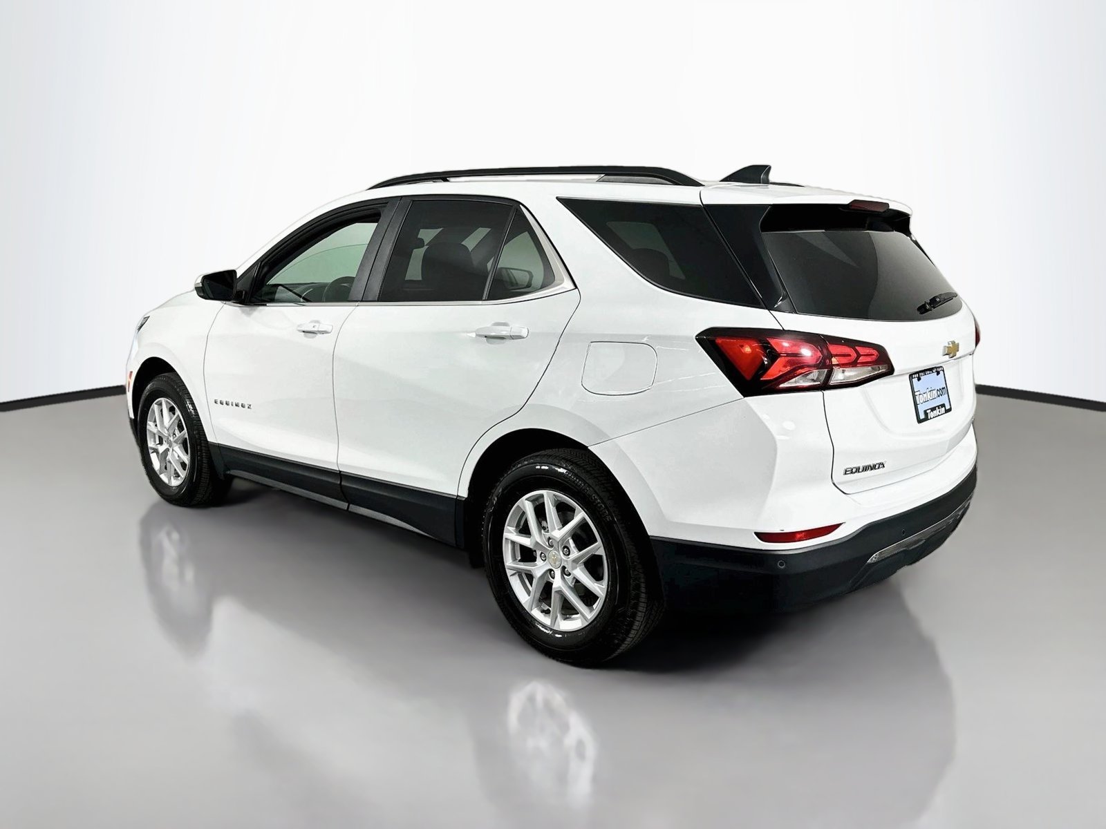 Used 2024 Summit White Chevrolet LT image 6