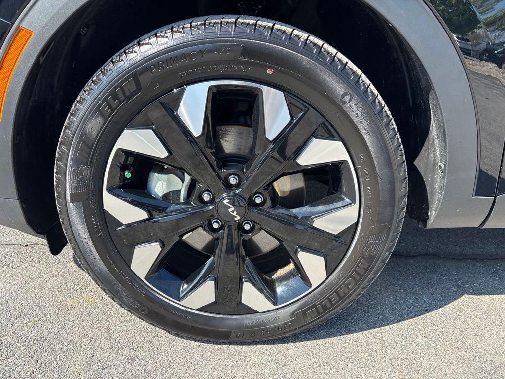 Used 2023 Black Kia X-Line image 11