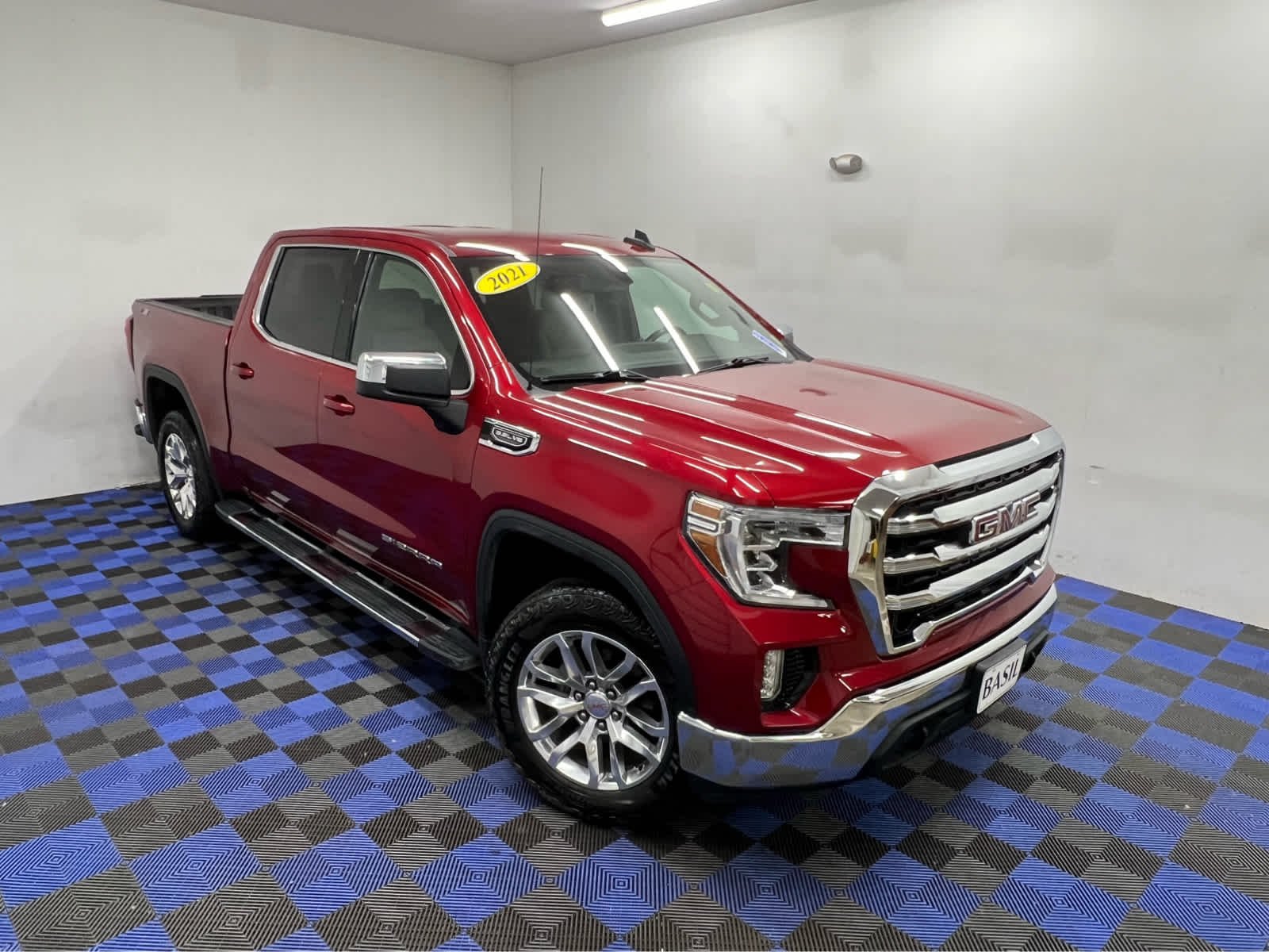 Used 2021 Cayenne Red Tintcoat GMC SLE image 31