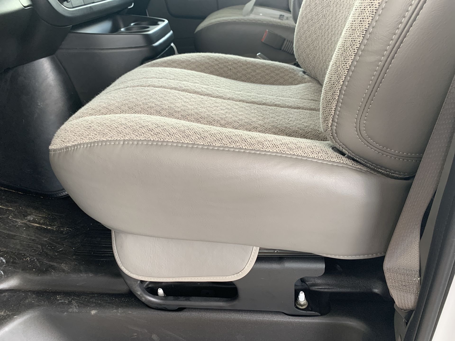 2025 GMC Savana Cargo Work Van - Photo 37