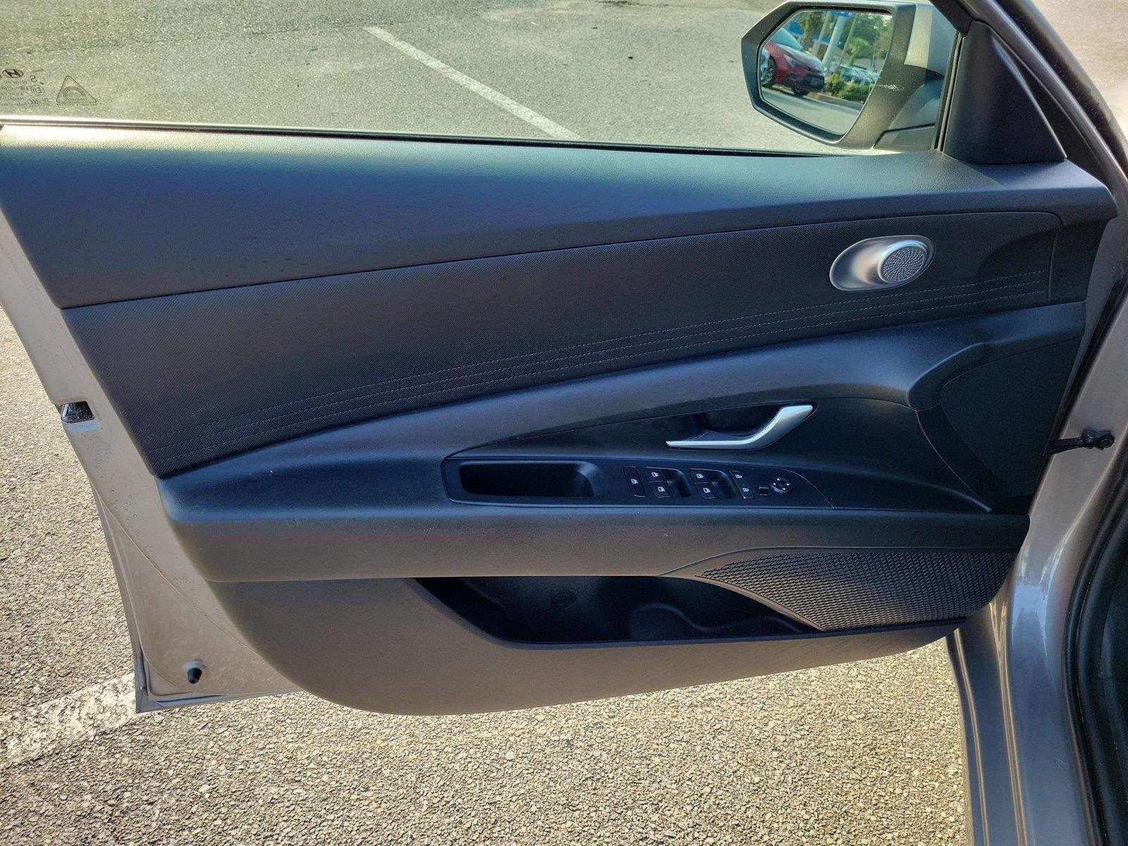 Used 2023 Fluid Metal Hyundai SEL image 14