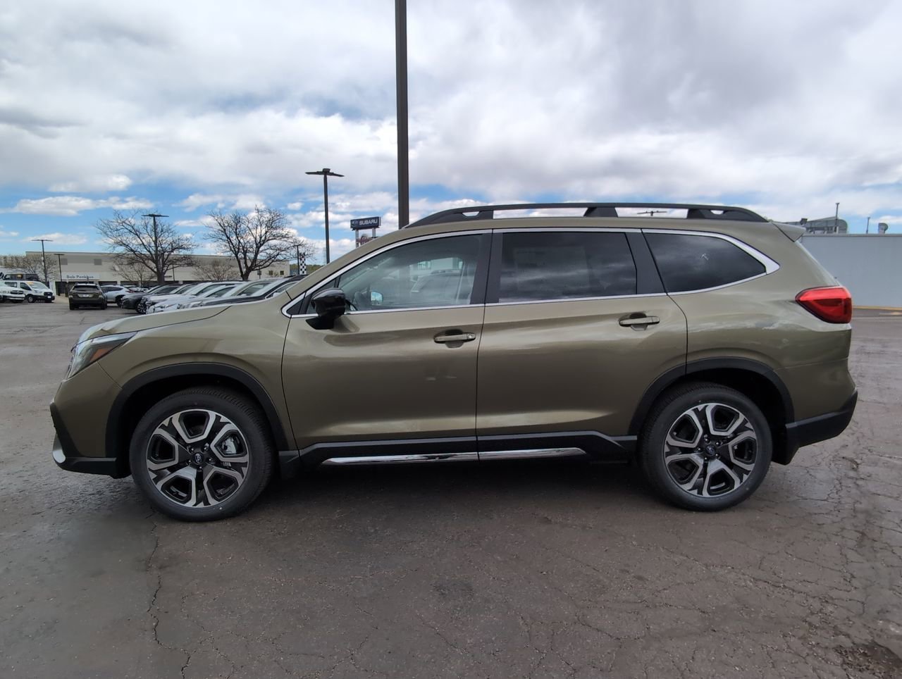 New 2026 AUTUMN GREEN METALLIC Subaru Limited 7-Passenger image 4