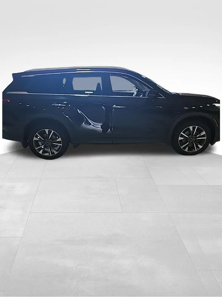 Used 2023 Black INFINITI LUXE image 15