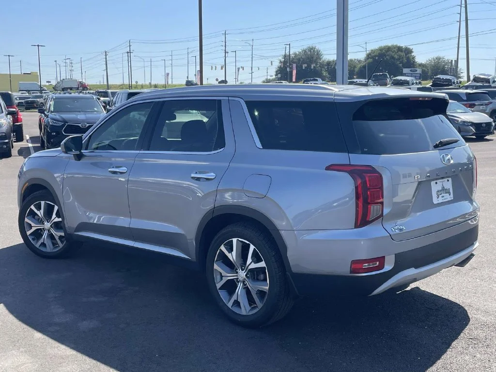 Certified Used 2020 Silver Hyundai SEL image 5