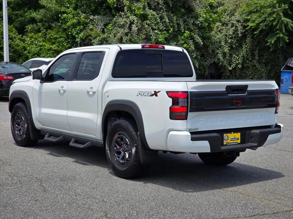 Used 2025 White Nissan PRO-X image 24