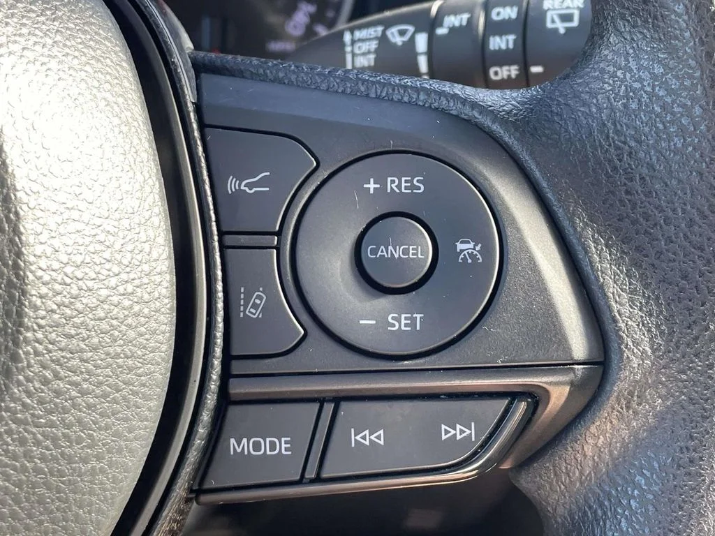 Used 2021  Toyota XLE image 29