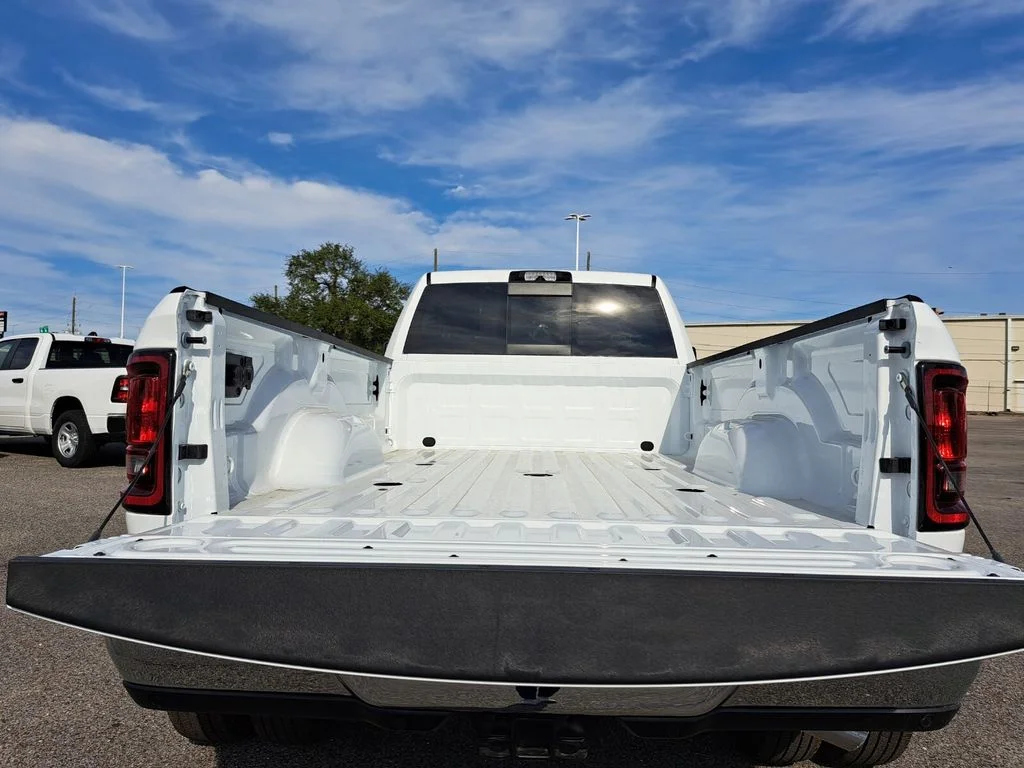 New 2026 Bright White Clear-Coat Exterior Paint RAM Tradesman image 26