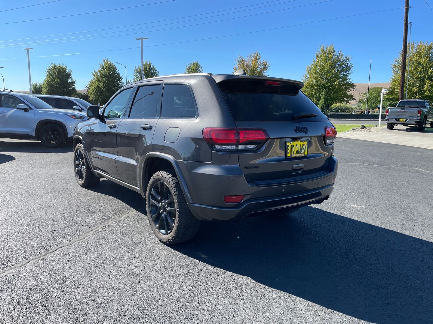 Used 2018 Gray Jeep Altitude image 5