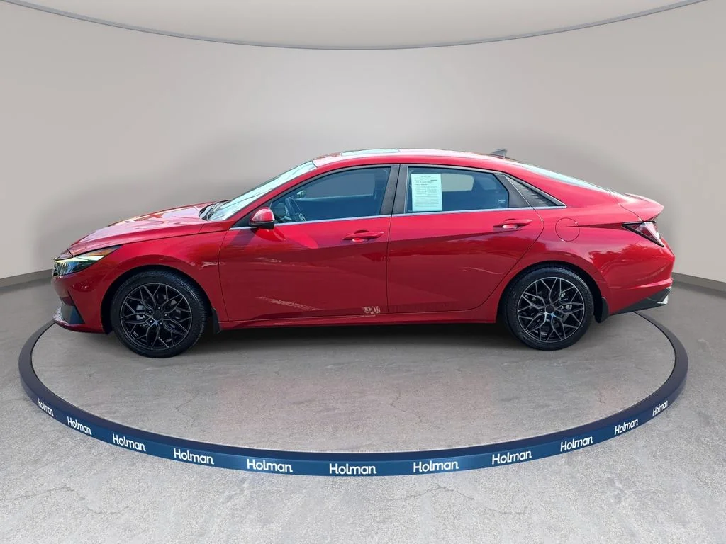 Used 2022 Red Hyundai Limited image 9
