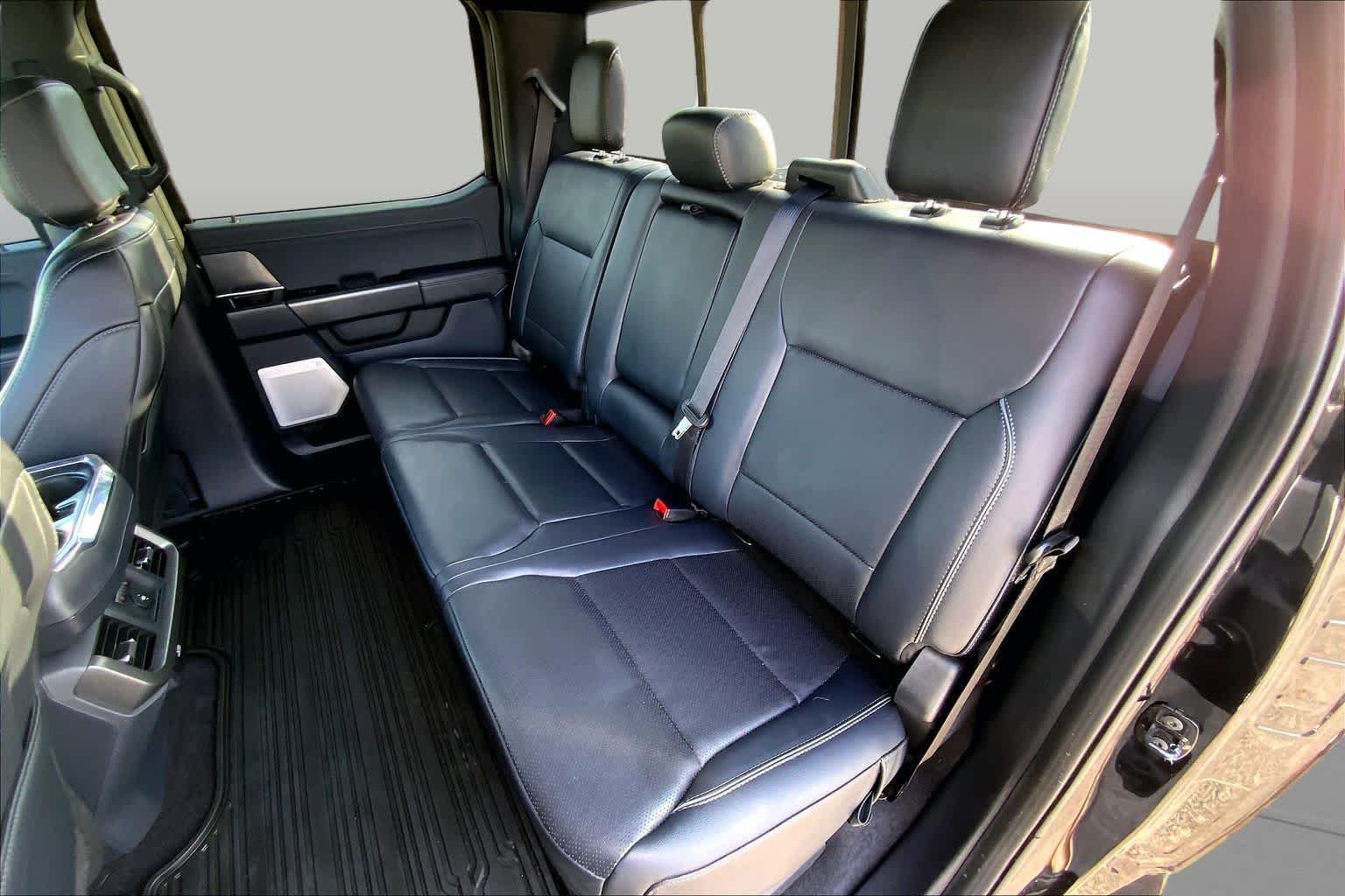 Used 2025 Agate Black Metallic Ford LARIAT image 19