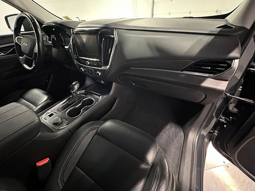 Used 2021 GRAPHITE METALLIC Chevrolet LT Leather image 29