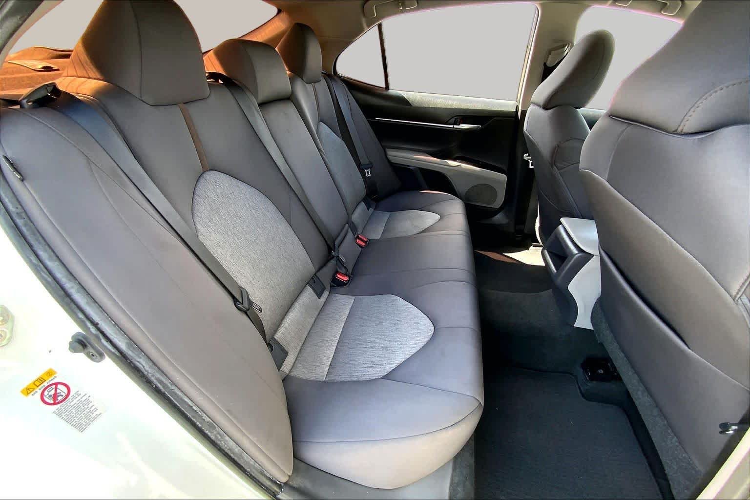 Used 2018 Super White Toyota LE image 19