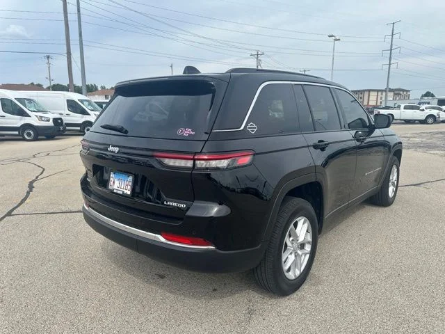 Used 2024 Diamond Black Jeep Laredo X image 4