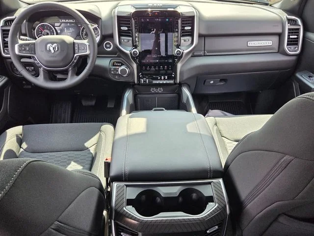New 2026 Diamond Black Crystal Pearl-Coat Exterior Paint RAM Big Horn/Lone Star image 8