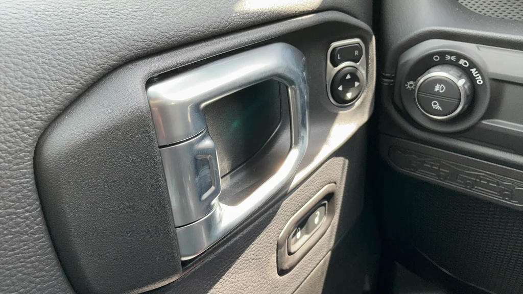 New 2026 Granite Crystal Metallic Clearcoat Jeep Rubicon X image 14