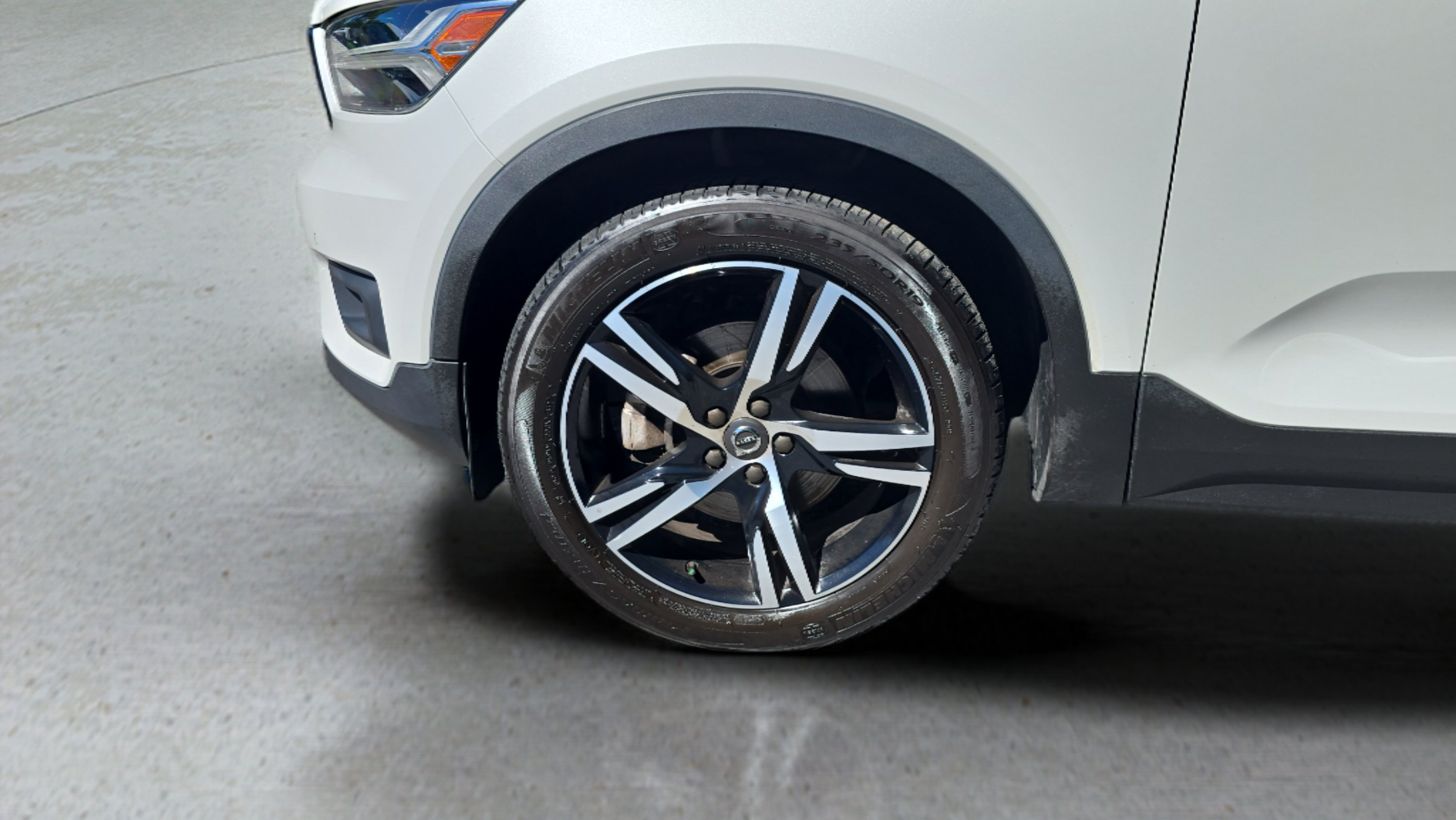 Used 2021 White Volvo T5 AWD R-Design image 26