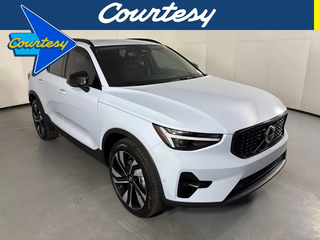 2026 Volvo XC40 B5 Plus Dark AWD's photo