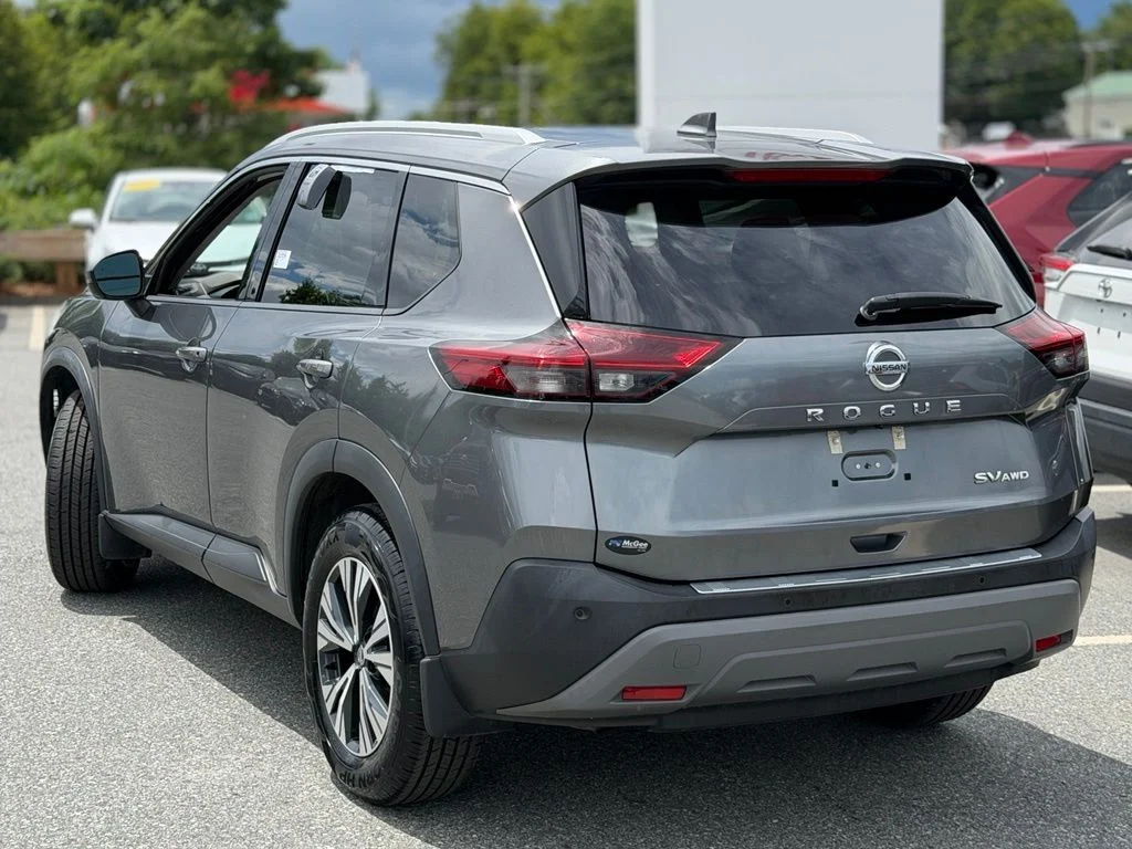 Used 2021 Gray Nissan SV image 3