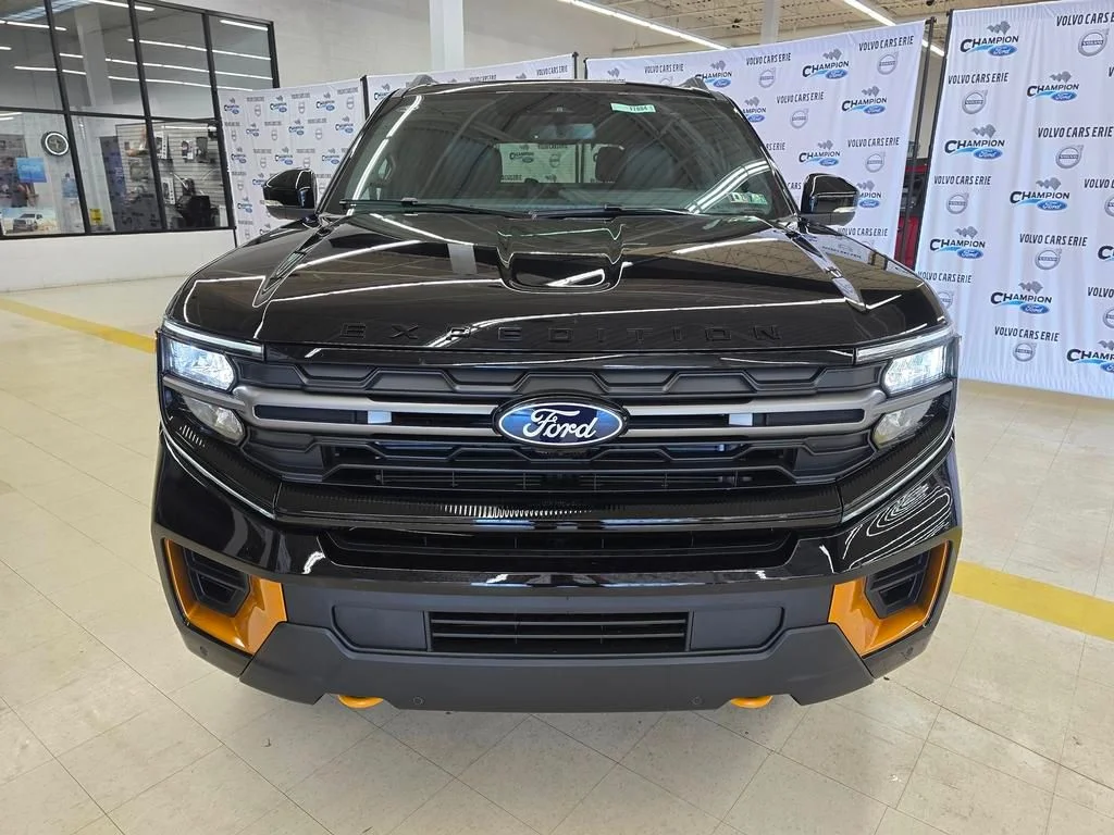 New 2027 Agate Black Metallic Ford Tremor® image 2